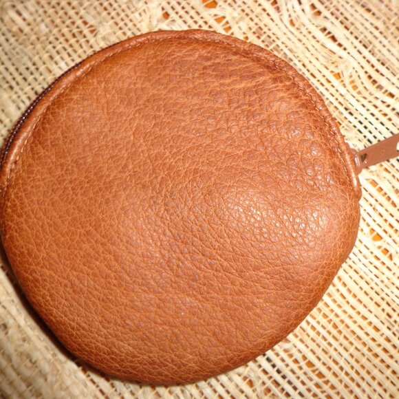 Vtg. WILSONS Leather Coin Pouch w/Key Ring Brown Zip Closure Round Embossed - Picture 12 of 13